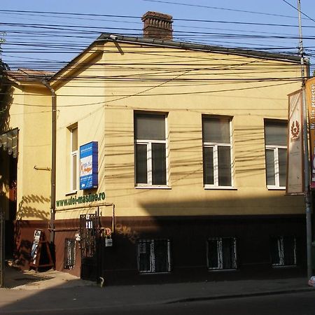 Kretan Hostel Bucarest Esterno foto