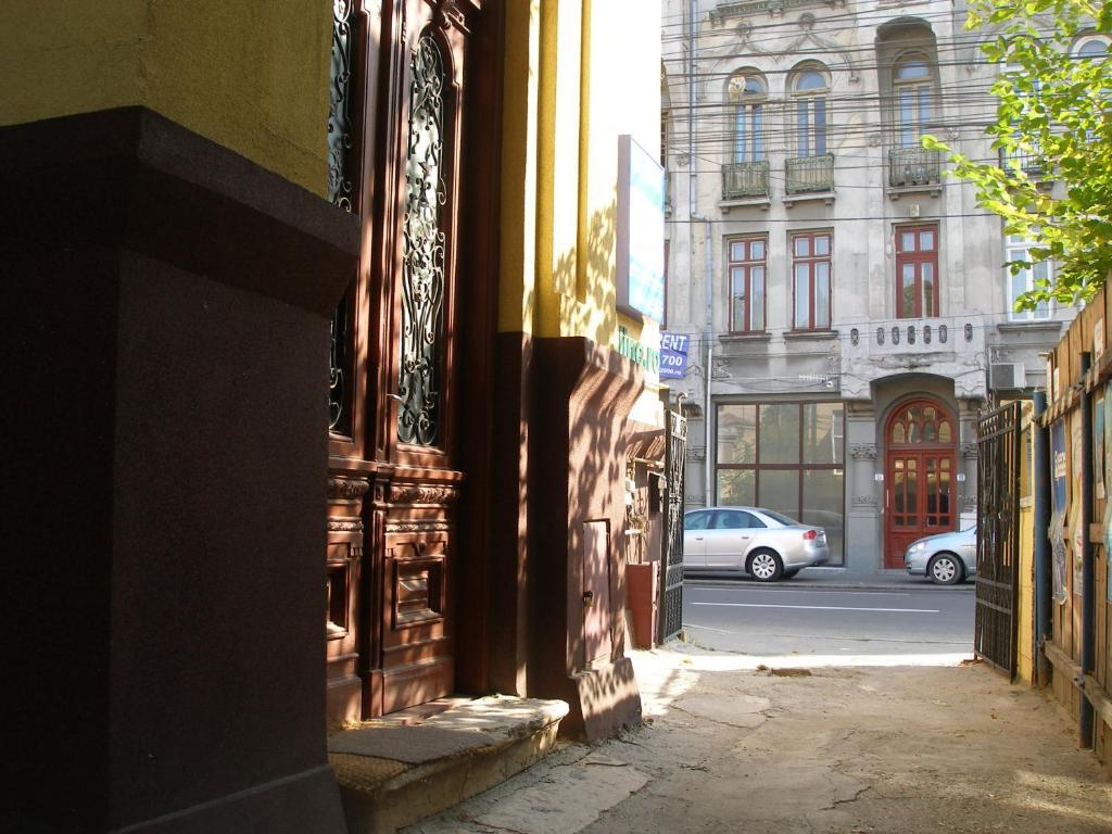 Kretan Hostel Bucarest Esterno foto