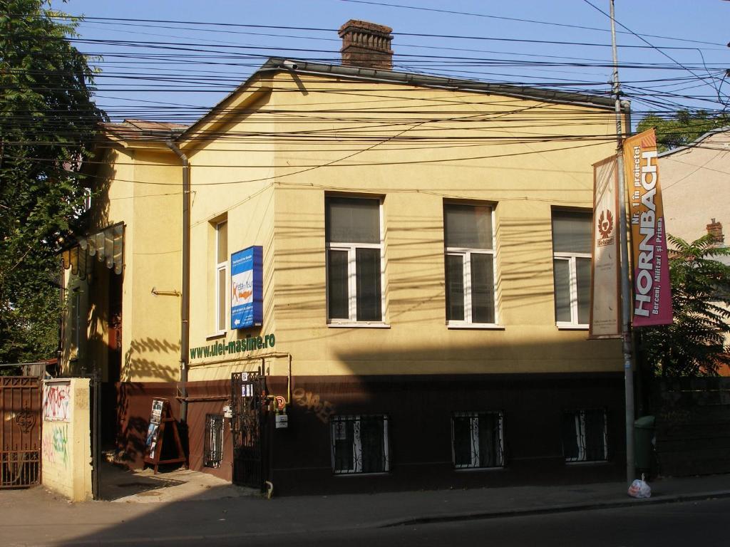 Kretan Hostel Bucarest Esterno foto