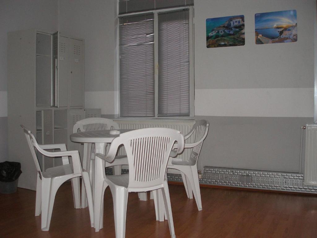 Kretan Hostel Bucarest Esterno foto