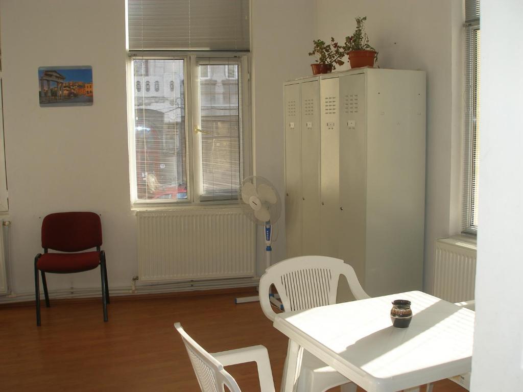 Kretan Hostel Bucarest Camera foto