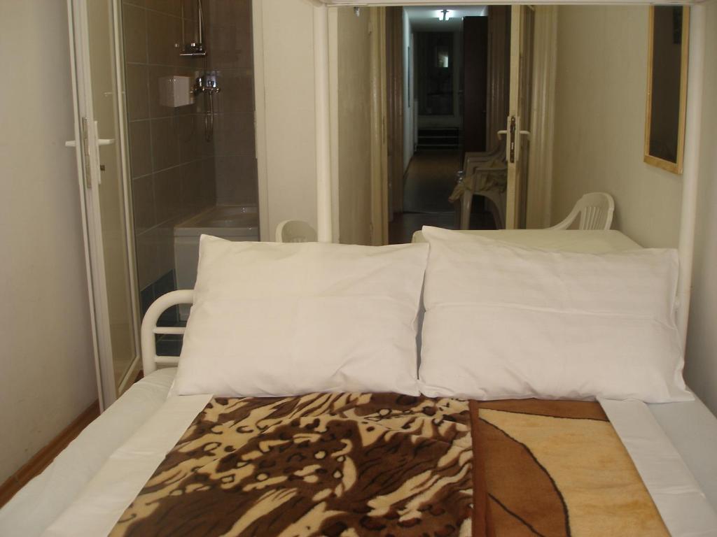 Kretan Hostel Bucarest Camera foto