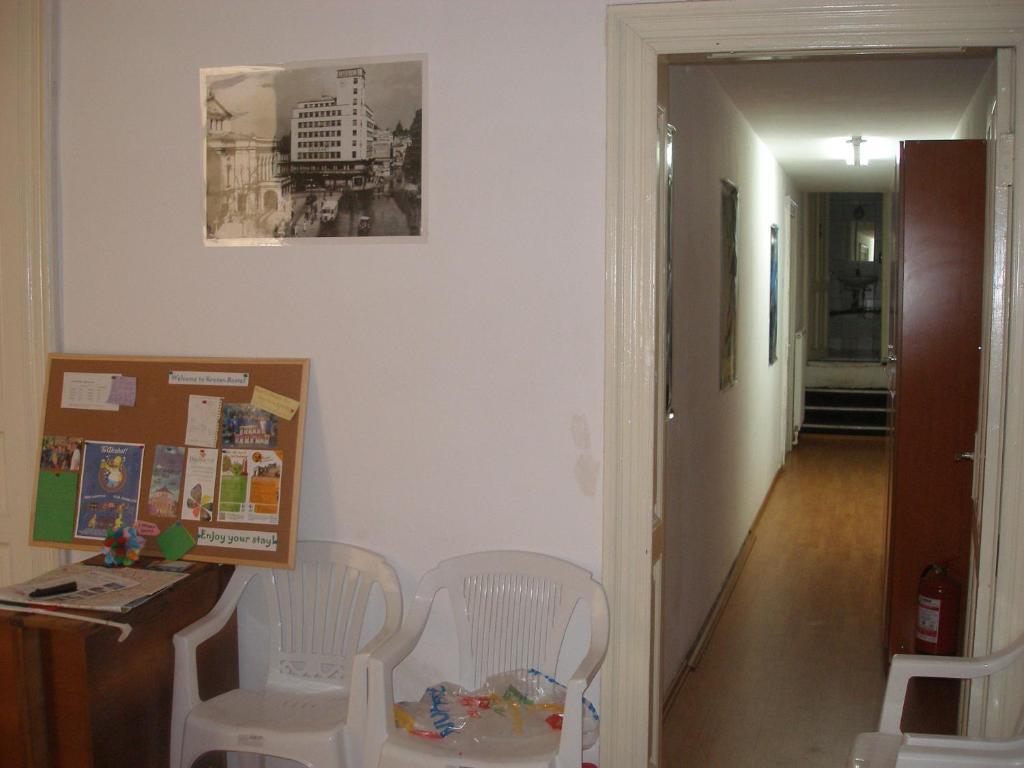 Kretan Hostel Bucarest Esterno foto
