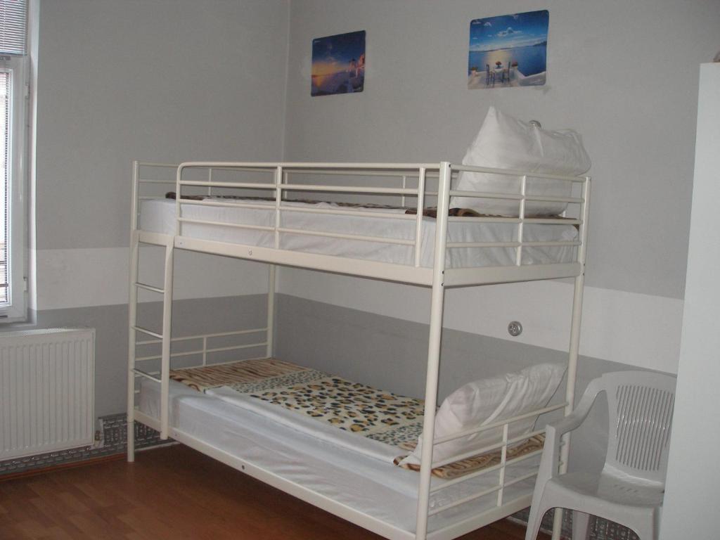 Kretan Hostel Bucarest Esterno foto
