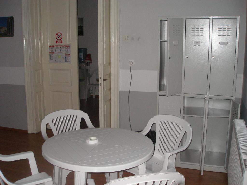 Kretan Hostel Bucarest Esterno foto
