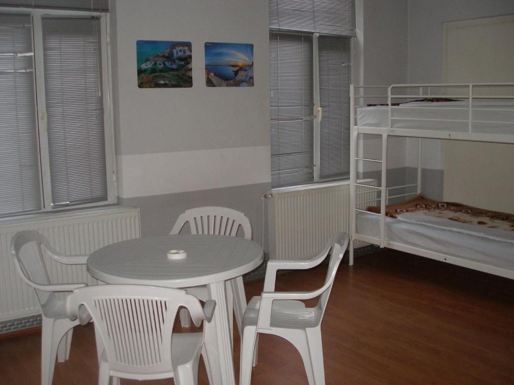 Kretan Hostel Bucarest Camera foto